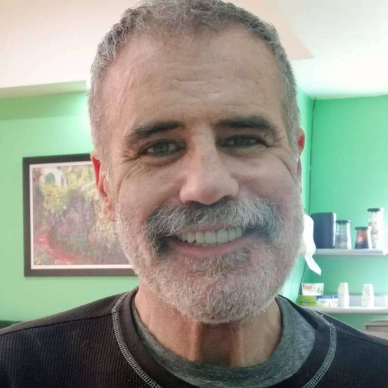 Restoration with dental implants in Costa Rica